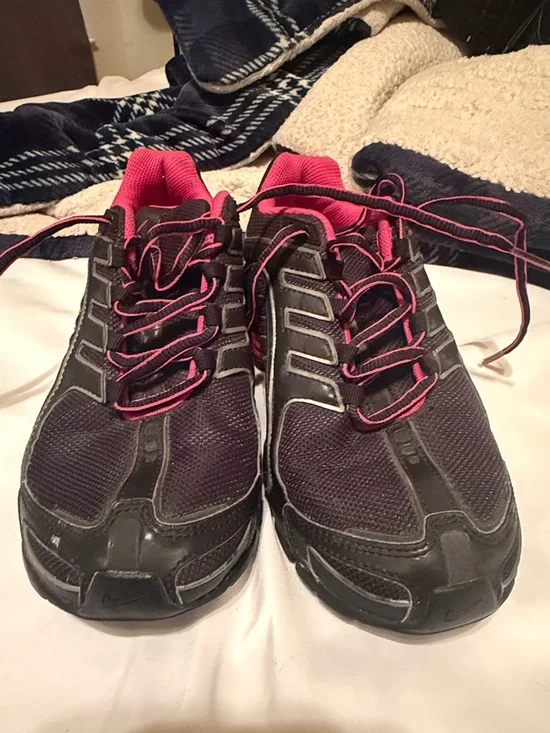 Broken Nike shox Black and Pink Shox Athletic Sneakers size 6 - Picture 6 of 9